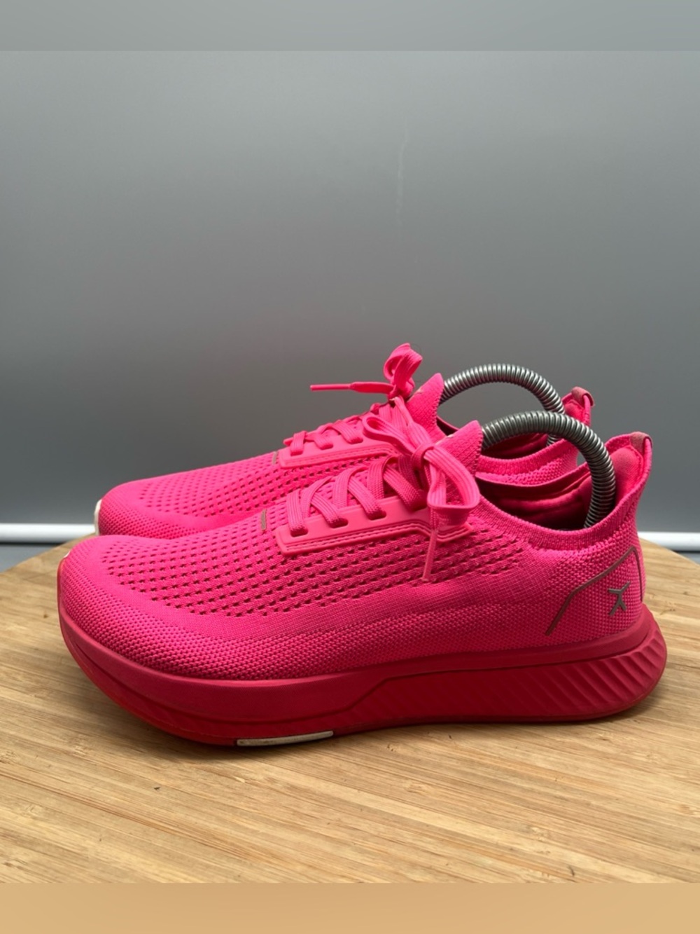 Flux Adapt Runner Pink Women’s 7.5 Men’s 6 Running Athletic Shoes